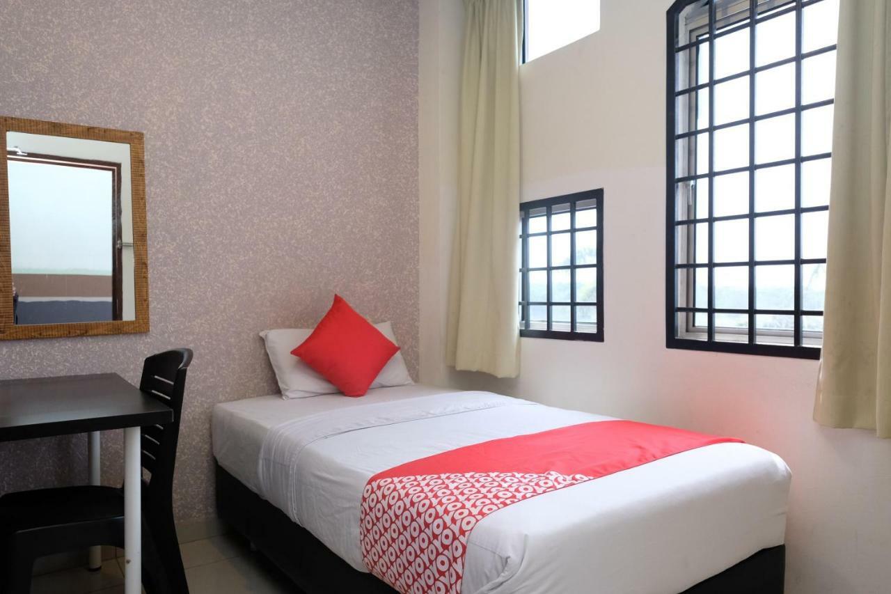 Hotel De' Tees, Masai Utama باسير غونداغ المظهر الخارجي الصورة