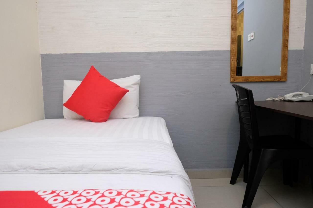 Hotel De' Tees, Masai Utama باسير غونداغ المظهر الخارجي الصورة