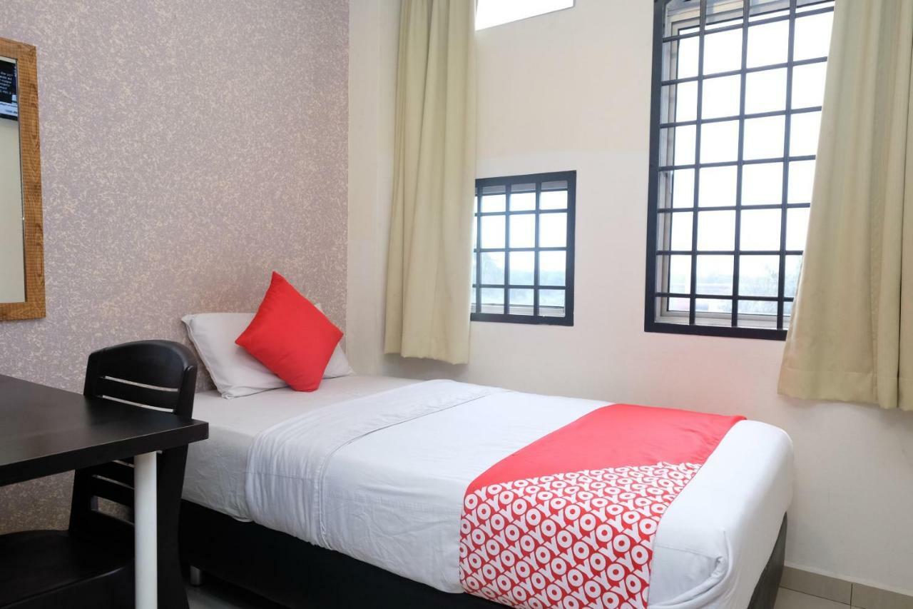 Hotel De' Tees, Masai Utama باسير غونداغ المظهر الخارجي الصورة
